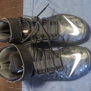 Mens size 8.5 football cleats